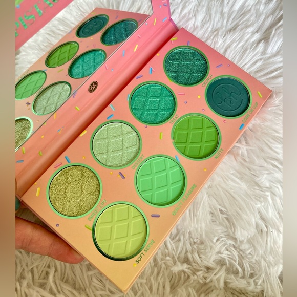 BH Cosmetics Other - BH Cosmetics - Eyeshadow Palette